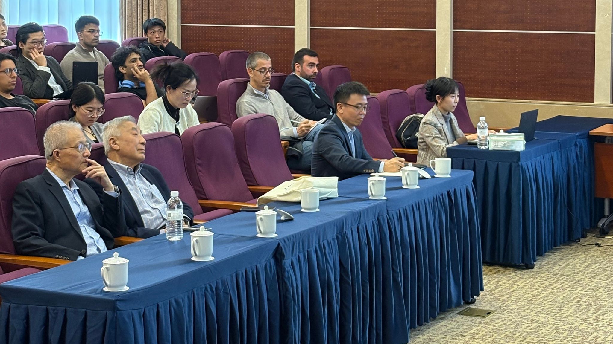 Johnͼ6-s.jpg Johnͼ6-s.jpg