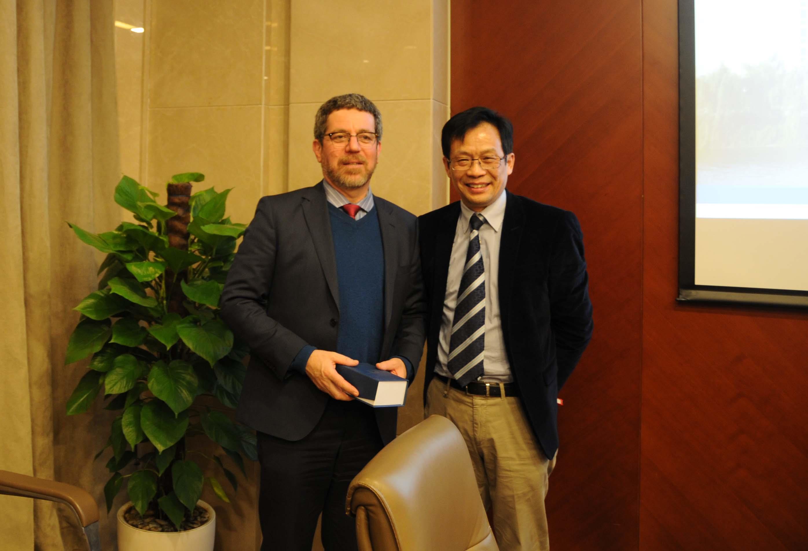 51F3B0A6C5DA713B0AC653F8CD4_4D9A9A99_3BEB9.jpg?e= 51F3B0A6C5DA713B0AC653F8CD4_4D9A9A99_3BEB9.jpg?e=