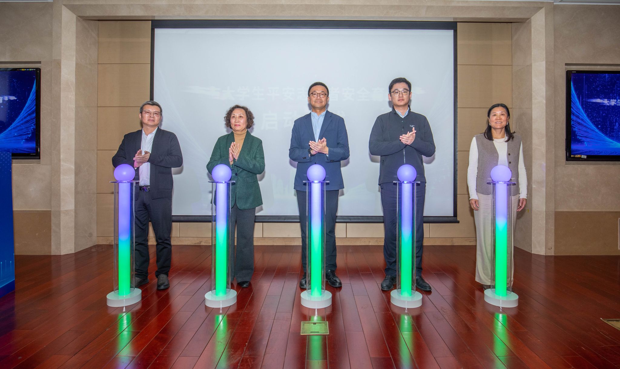 Æô¶¯µäÀñ.jpg Æô¶¯µäÀñ.jpg