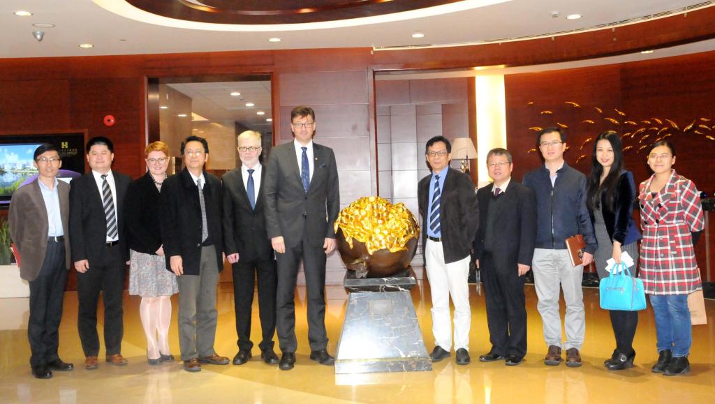 375AE9598D6ADF8D3E234D9D952_A84843AE_15DF7.jpg?e= 375AE9598D6ADF8D3E234D9D952_A84843AE_15DF7.jpg?e=