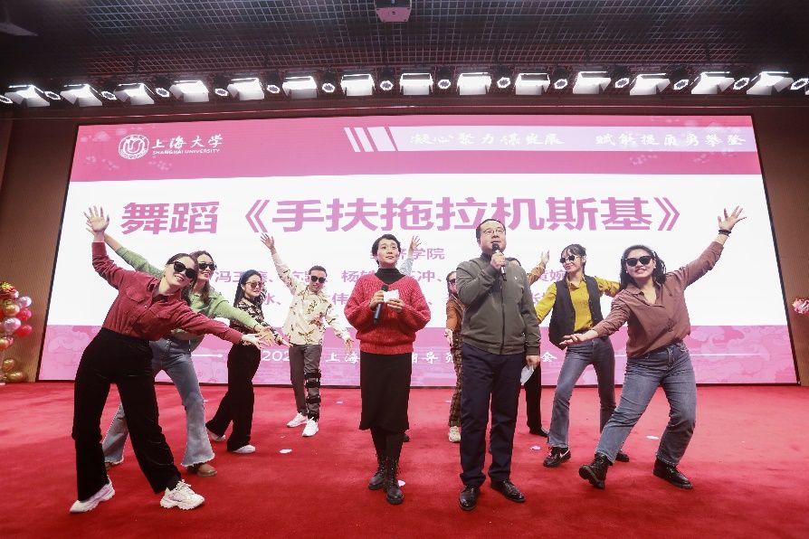 240793939DAF6F7B4EFDE81F415_A9066F64_1B4D0