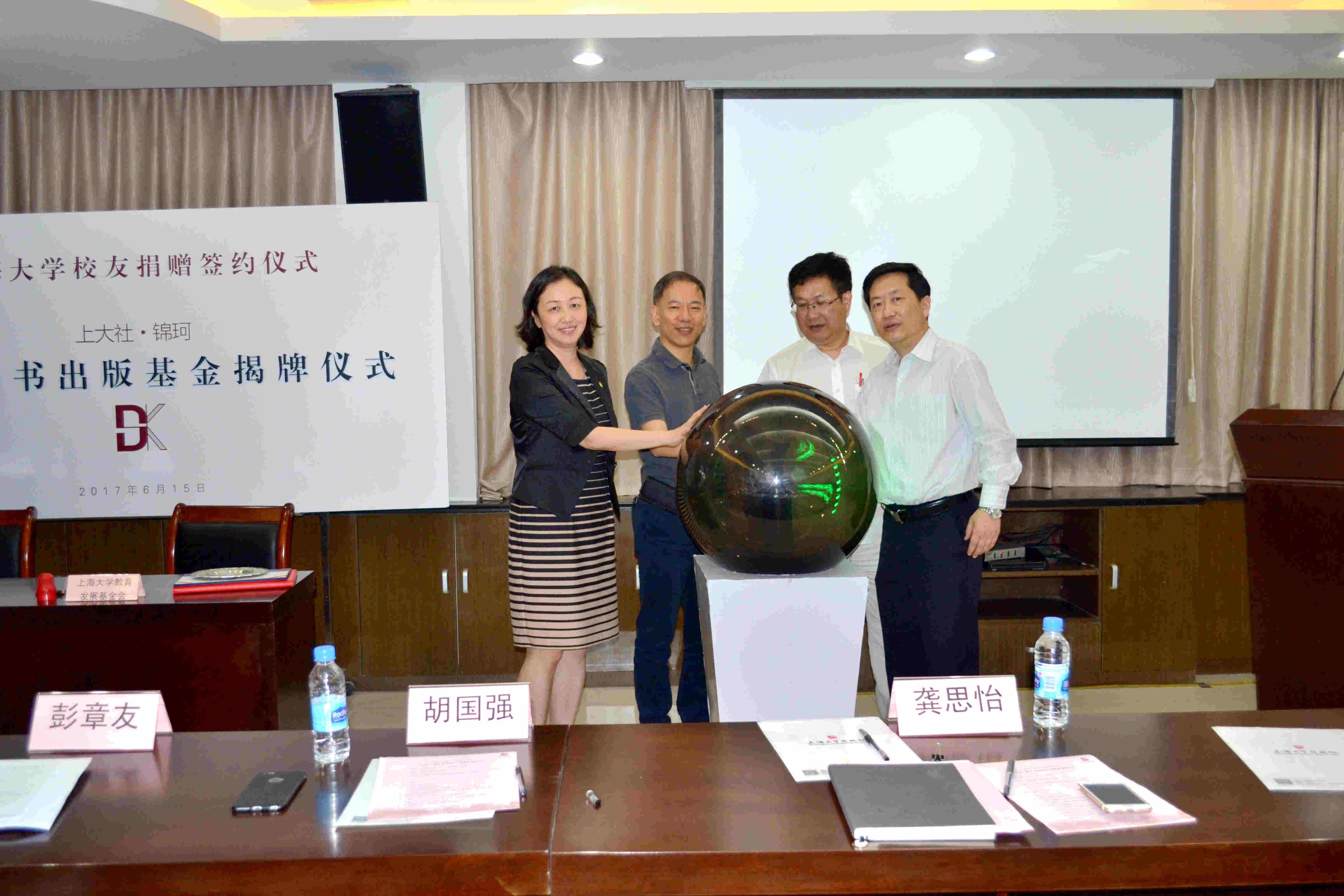 2D09F97D491F6E54F9A9008F2A3_90D3E31C_82112.jpg?e= 2D09F97D491F6E54F9A9008F2A3_90D3E31C_82112.jpg?e=