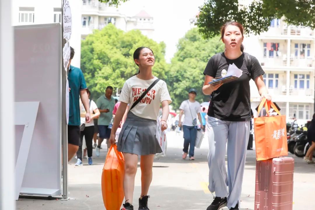 F040759A3C26B1E94F7EA7DEB67_F3BF8025_1AA5E